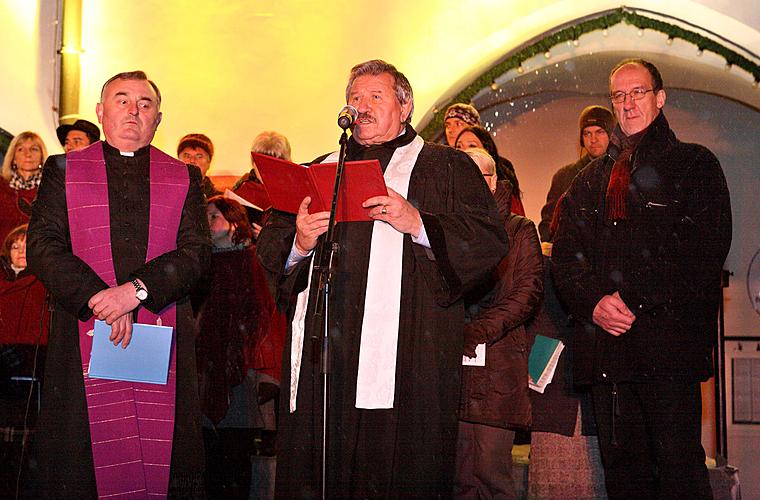 Hudebně poetické otevření adventu spojené s rozsvícením vánočního stromu, náměstí Svornosti Český Krumlov, 28.11.2010