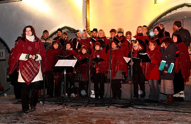 Musikalisch poetische Eröffnung des Advents, verbunden mit der Beleuchtung des Weihnachtsbaums, Stadtplatz Náměstí Svornosti, Český Krumlov, 28.11.2010
