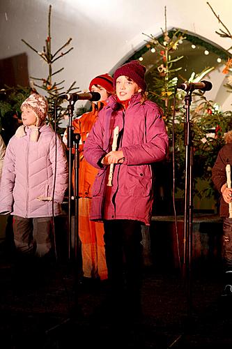 3. adventní neděle - Společné zpívání u vánočního stromu, Advent a Vánoce v Českém Krumlově 2010