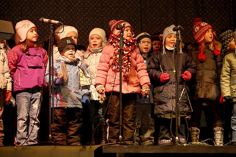 4. Adventssonntag - Gemeinsames singen am Weihnachtsbaum, Český Krumlov 18.12.2011