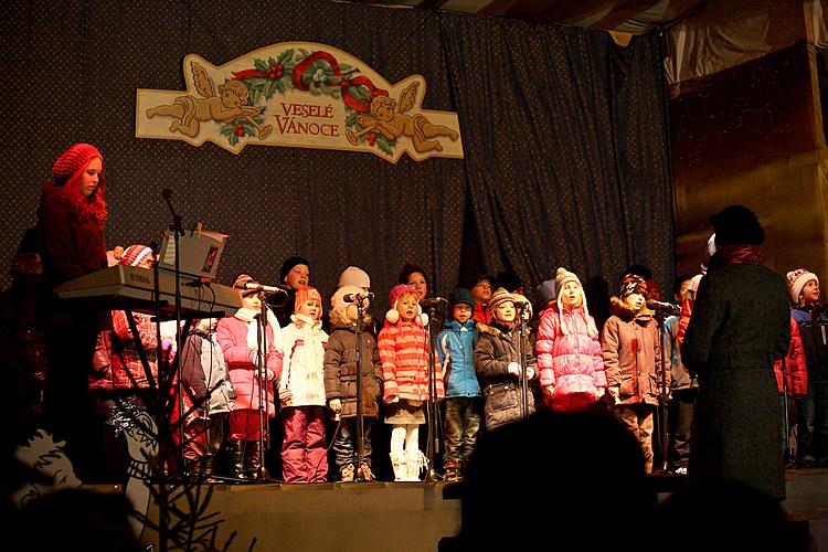 4. adventní neděle - společné zpívání u vánočního stromu, Český Krumlov 18.12.2011