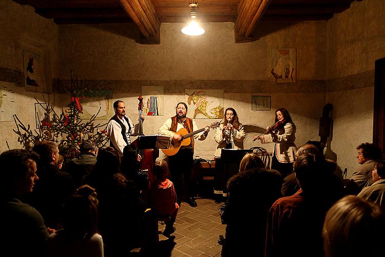 A traditional Christmas concert of the local folk band Kapka, 25.12.2012