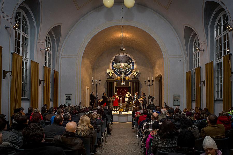 Lakomá Barka: Weihnachtssingen in der Synagoge 7.12.2014, Advent und Weihnachten in Český Krumlov