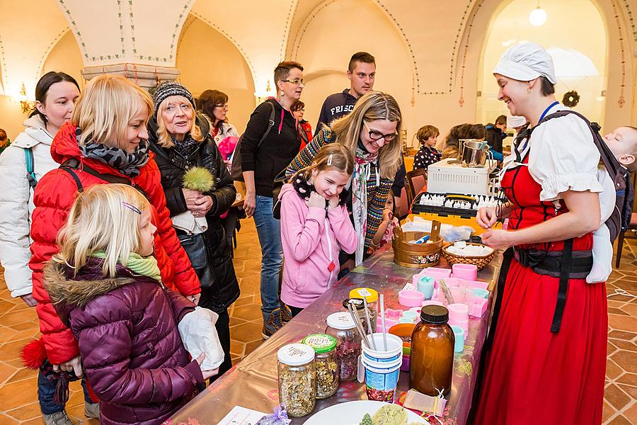 Český Krumlov Monasteries: Craft Workshop and Christmas, Decoration Making, 17.12.2016