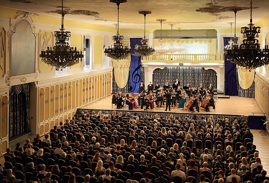 Julian Rachlin /violin, conductor/ and Sarah McElravy /viola/, South Czech Philharmonic, 28.7.2017, 26th International Music Festival Český Krumlov 2017